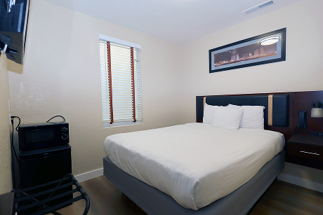 2 Twin Beds Private Bathroom