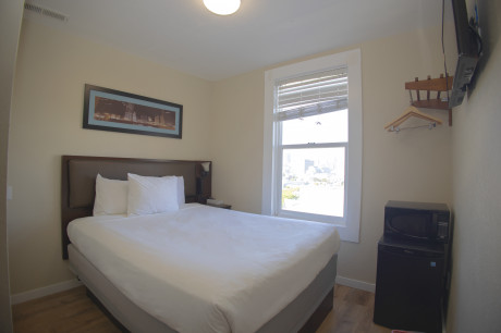 Casa Loma Hotel - Queen Room Exterior