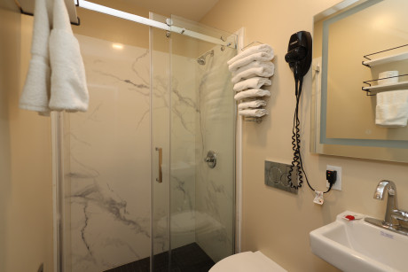 Casa Loma Hotel - Bathroom